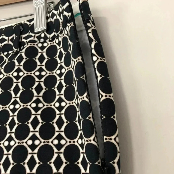 Lord & Taylor Mid Rise  Ponte Skinny Ankle Pant - Picture 3 of 6